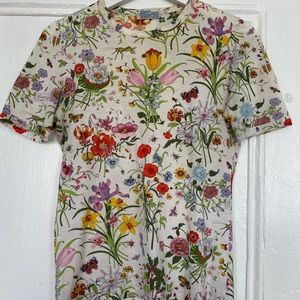 Authentic vintage Gucci Flora tee!